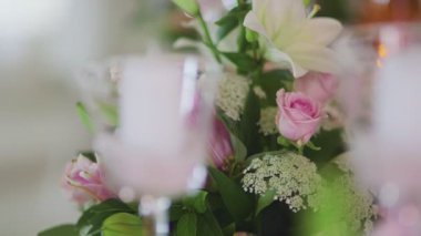 Süslü Konforlu Masa Düğün Resepsiyonunda Düğün Çiçekleri