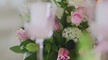 Süslü Konforlu Masa Düğün Resepsiyonunda Düğün Çiçekleri