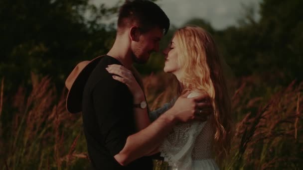 Loving Couple Portret emotionele liefde relatie — Stockvideo