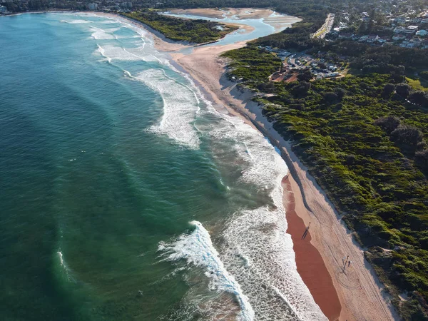 Fotografia Drona Long Reef Beach Zmyta Łagodnym Surfingiem — Zdjęcie stockowe