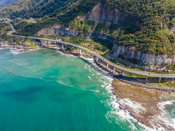 Zdjęcie Lotnicze Drona Słynnego Sea Cliff Bridge Wyrzucone Przez Surfing — Zdjęcie stockowe