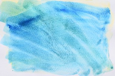 Beyaz zemin üzerinde soyut arkaplan ve doku deseni mavi ve yeşil renk akışı, resimli suluboya el çizimi ve kağıt üzerine boyanmış