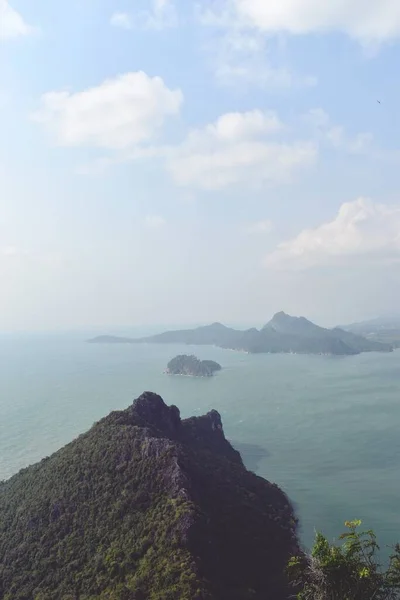 アオマナオ湾 プラチャップハリカーン タイの青い海と島 — ストック写真