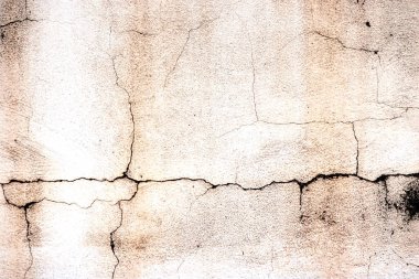 Beton duvar dokusu, yıldırım gibi çatlakları olan kremalı yüzey metin veya görüntü için arka plan