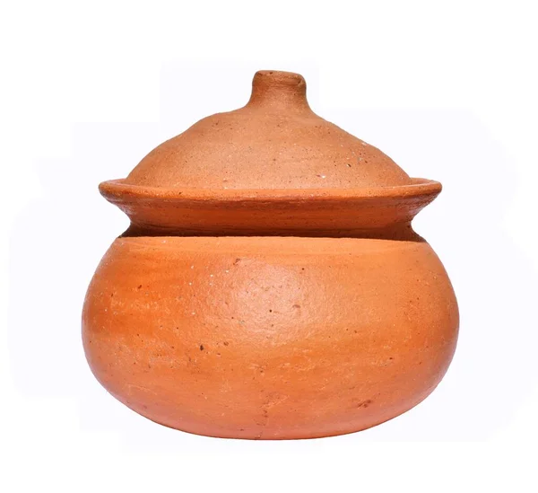 白い背景に隔離された調理のための茶色の粘土鍋 手作り陶器 タイで手で容器成形 — ストック写真