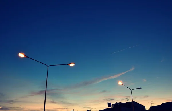 Silhouette Building Street Lamp Beautiful Blue Sky Sunset Photos Back — Zdjęcie stockowe