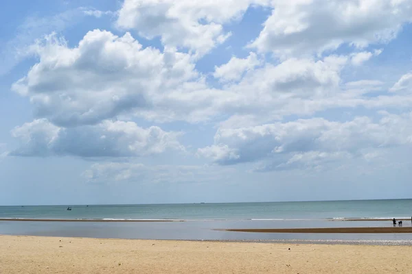 stock image Beach with sea smooth and Cumulus cloud on beautiful blue sky , Fluffy clouds formations at tropical zone , Holiday activities on the sand , Thailand