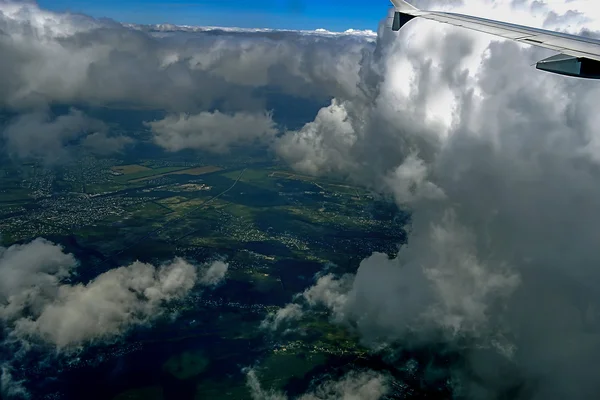 Durch die Wolken — Stockfoto