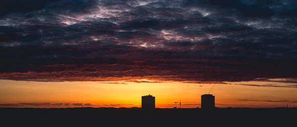 Pôr Sol Cidade Com Silhuetas — Fotografia de Stock