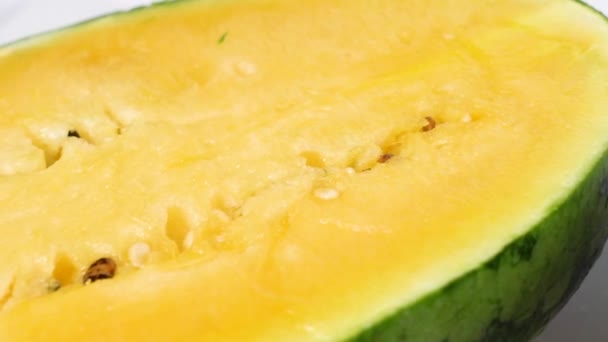 Scheibe Exotische Gelbe Wassermelone — Stockvideo