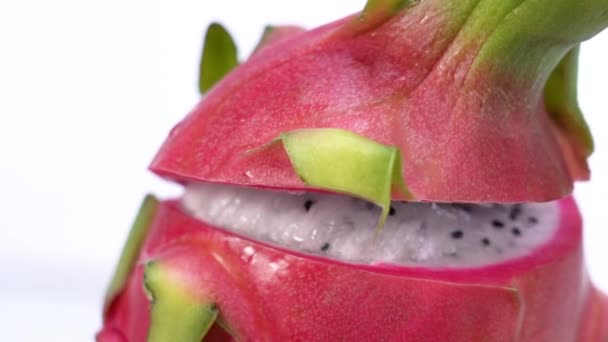 Pitahaya Dragonfruit Fruta Exótica Branco Backgroung — Vídeo de Stock