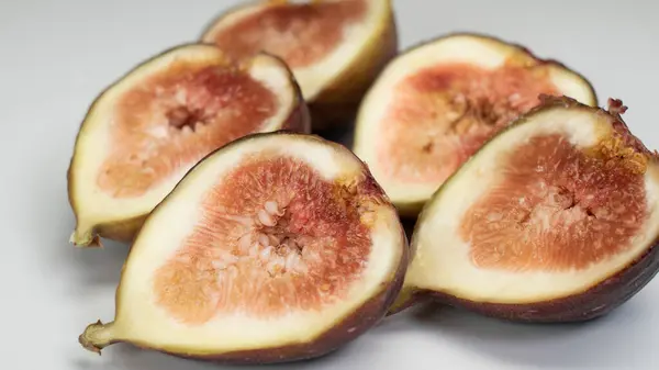 Masada olgun incir meyvesi