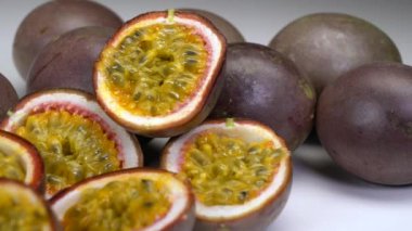 Egzotik tutku meyveleri. 