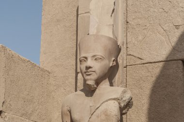 Firavun Heykeli