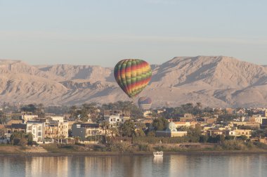Balonlar Nil Nehri üzerinde