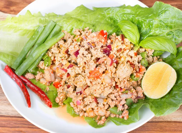 Laab. Tay Spicy kıyılmış et salata