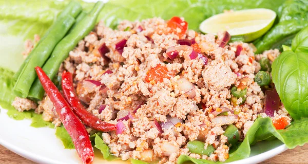 Laab. Tay Spicy kıyılmış et salata