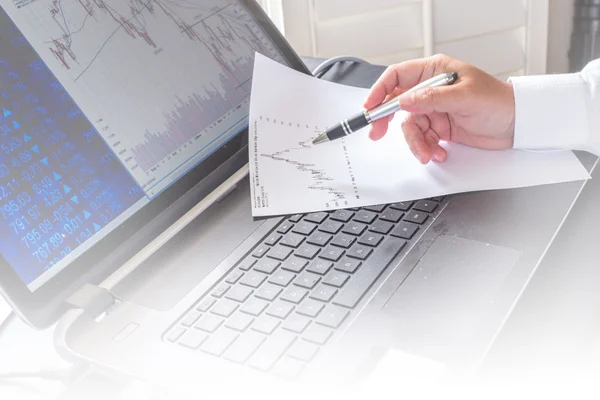 Bilgisayarınızda çalışan iş kişi