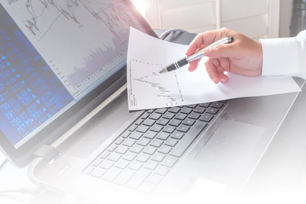 Bilgisayarınızda çalışan iş kişi