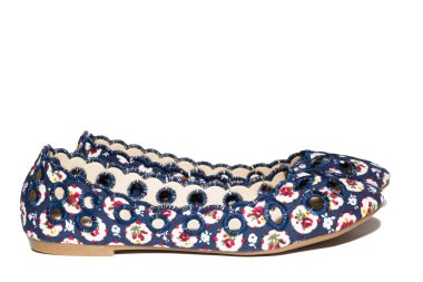 beyaz arkaplanda ayakkabılar