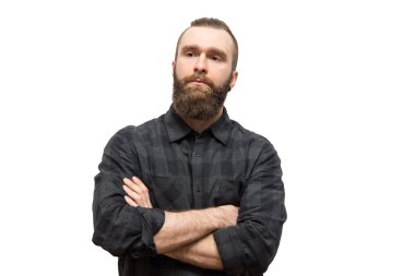 Beyaz bir arka plan üzerinde sakallı adam