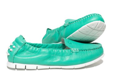  mokasen beyaz bir arka plan üzerinde