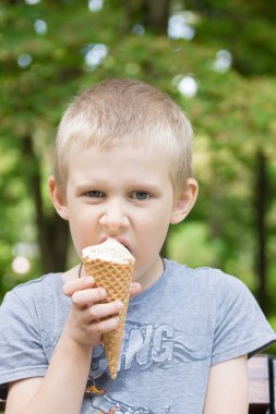 Dondurmalı çocuk.
