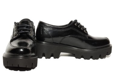  Beyaz arka planda kadın ayakkabıları