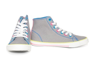 beyaz arkaplanda ayakkabılar