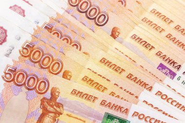 Rus parası beş bin ruble değerinde. Rus rublesine yakın çekim. Finansal konsept. Para geçmişi ve dokusu.