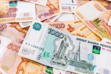 Rus parası beş bin ruble değerinde. Rus rublesine yakın çekim. Finansal konsept. Para geçmişi ve dokusu.