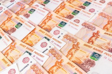 Rus parası beş bin ruble değerinde. Rus rublesine yakın çekim. Finansal konsept. Para geçmişi ve dokusu.