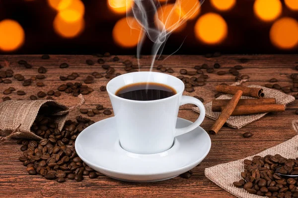 Una Taza Café Granos Café Una Bolsa Sobre Fondo Oscuro — Foto de Stock