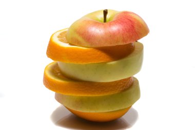 beyaz arkaplanda meyveler