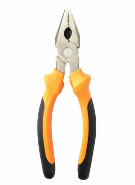 Yeni metal pense, turuncu ve siyah kauçuk tutacağı kapat. Elektrik işlerinde bükme, kesme ve kıskaçlama için kullanılır. Onarmak ya da inşa etmek. Beyaz arka planda izole edilmiş. kırpma yolu ile.