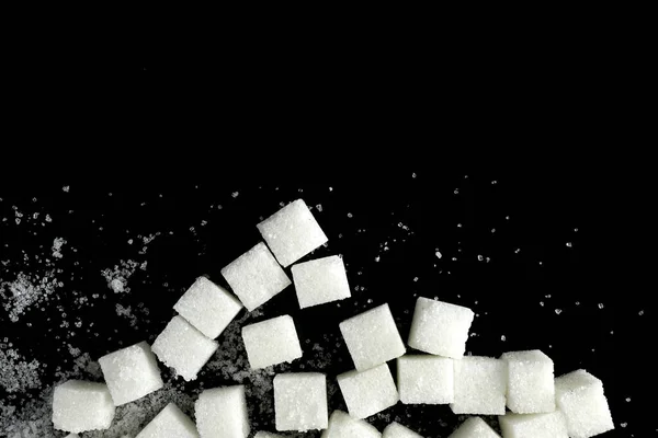 Primer Plano Cubos Azúcar Blancos Rectangulares Aislados Sobre Fondo Negro —  Fotos de Stock