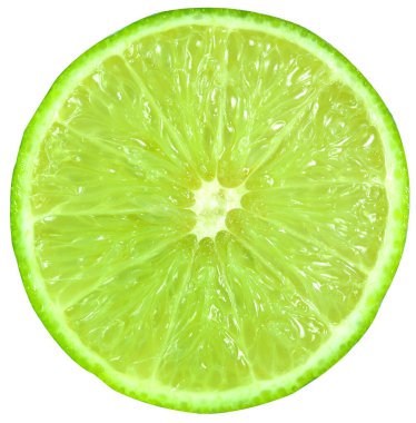 Taze limon dilimlerinin en üst görüntüsü sulu yeşil meyve yakından. Beyaz arka planda izole edilmiş. Kesme yolu ile