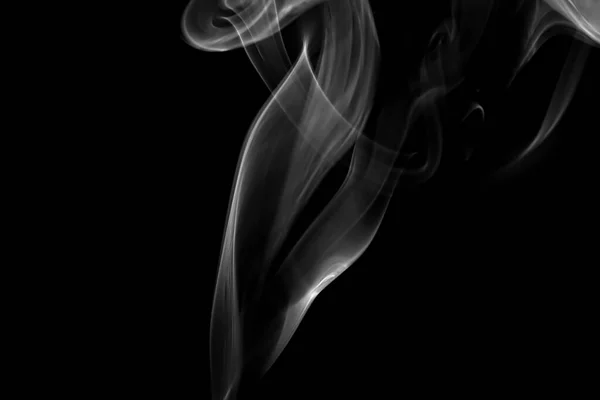 白烟群的涡旋运动 在黑色背景上孤立的抽象线 — 图库照片