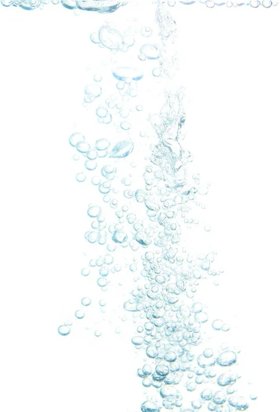 青い酸素の泡水の下で水の表面に泡が浮かんでいる透明な液体白い背景に — ストック写真