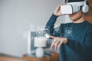 Bilgisayarda ikon öğrenme, çevrimiçi eğitim. Platform dijital eğitim, öğretim kursu. Müfredat öğrenimi online, iş teknolojisi. Webinar 'dan bir çalışma, İnovasyon Eğitimi