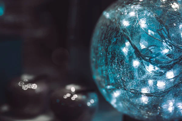 Eine Blaue Kristallkugel Mit Licht — Stockfoto