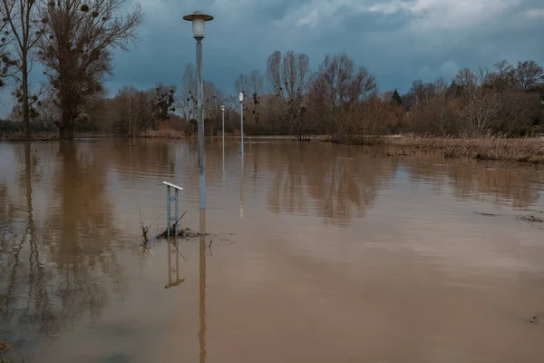 Ein Überfluteter Park Aufgrund Heftiger Regenfälle — Stockfoto