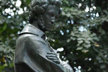 19. yüzyıl Boldino müzesindeki şair Puşkin anıtı.