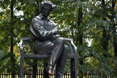 19. yüzyıl Boldino müzesindeki şair Puşkin anıtı.