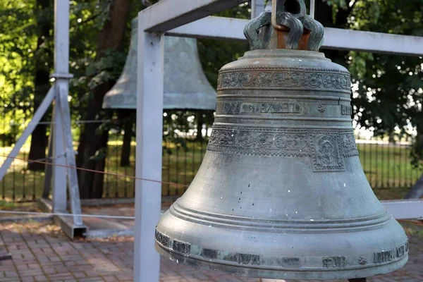 Church bells of the belfry of the Assumption Cathedral in the city of Yaroslavl Russia — Stok fotoğraf