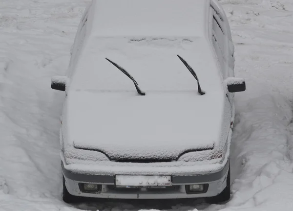 Car covered with snow with black courtyards — Stock Photo, Image