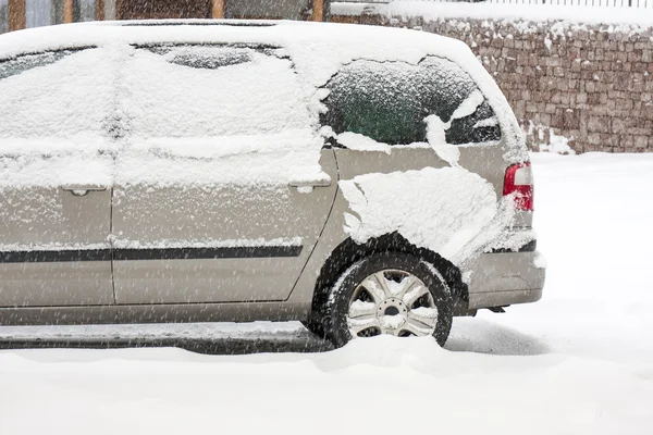 Χιόνι αυτοκίνητα που καλύπτονται — Φωτογραφία Αρχείου