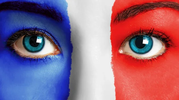 Femme visage peinture drapeau français — Photo