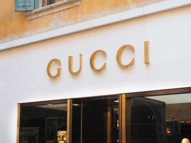 Gucci işareti mağaza