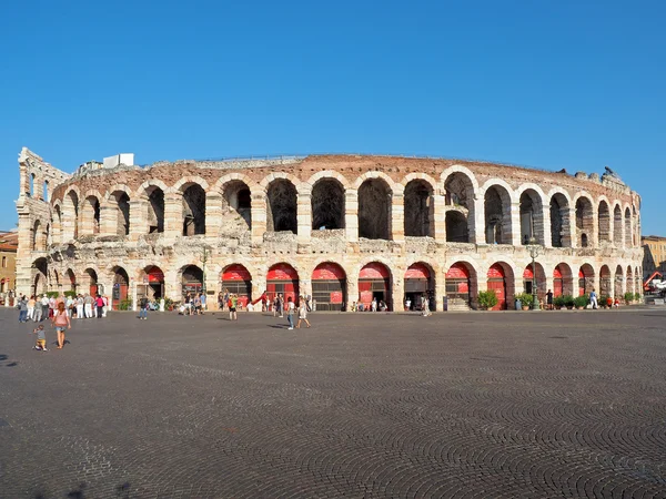 Verona, Itália - agosto de 2016: Pessoas passeando na Arena — Fotografia de Stock